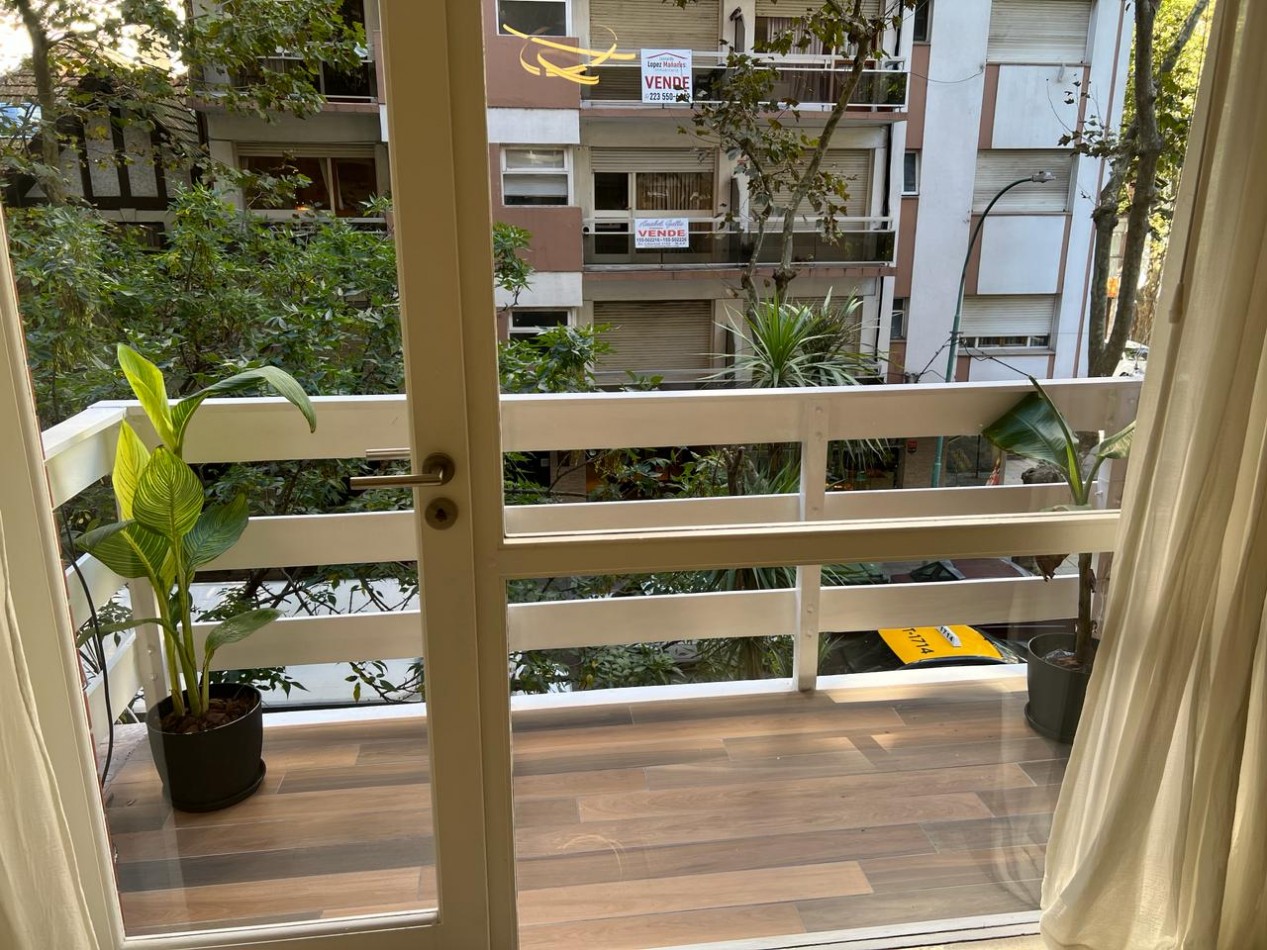 Venta de departamento de 2 ambientes a la calle con balcon saliente (opcion  cochera) en Entre Rios 2476